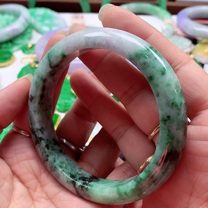 翡翠手镯未镶嵌翡翠