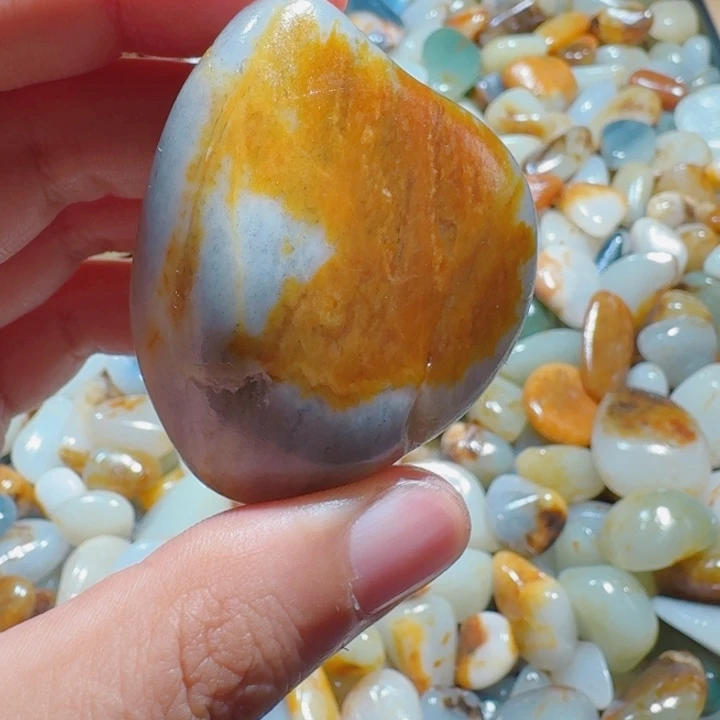 和田玉（糖玉）未镶嵌颈饰56克