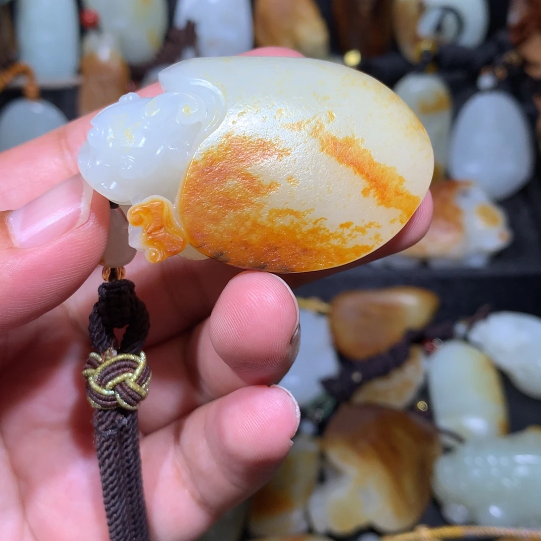 周***行颈饰未镶嵌和田玉