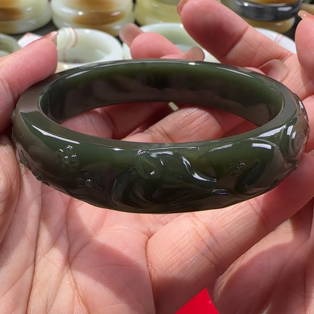 和田玉手镯未镶嵌