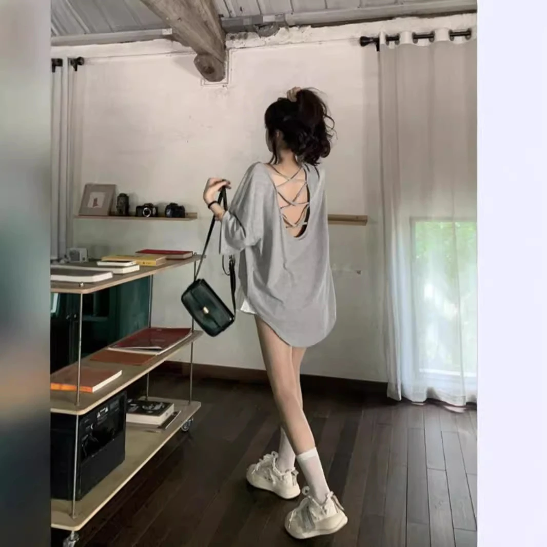 性感小心机露背短袖T恤女夏季2024新款慵懒风休闲宽松中长款上衣