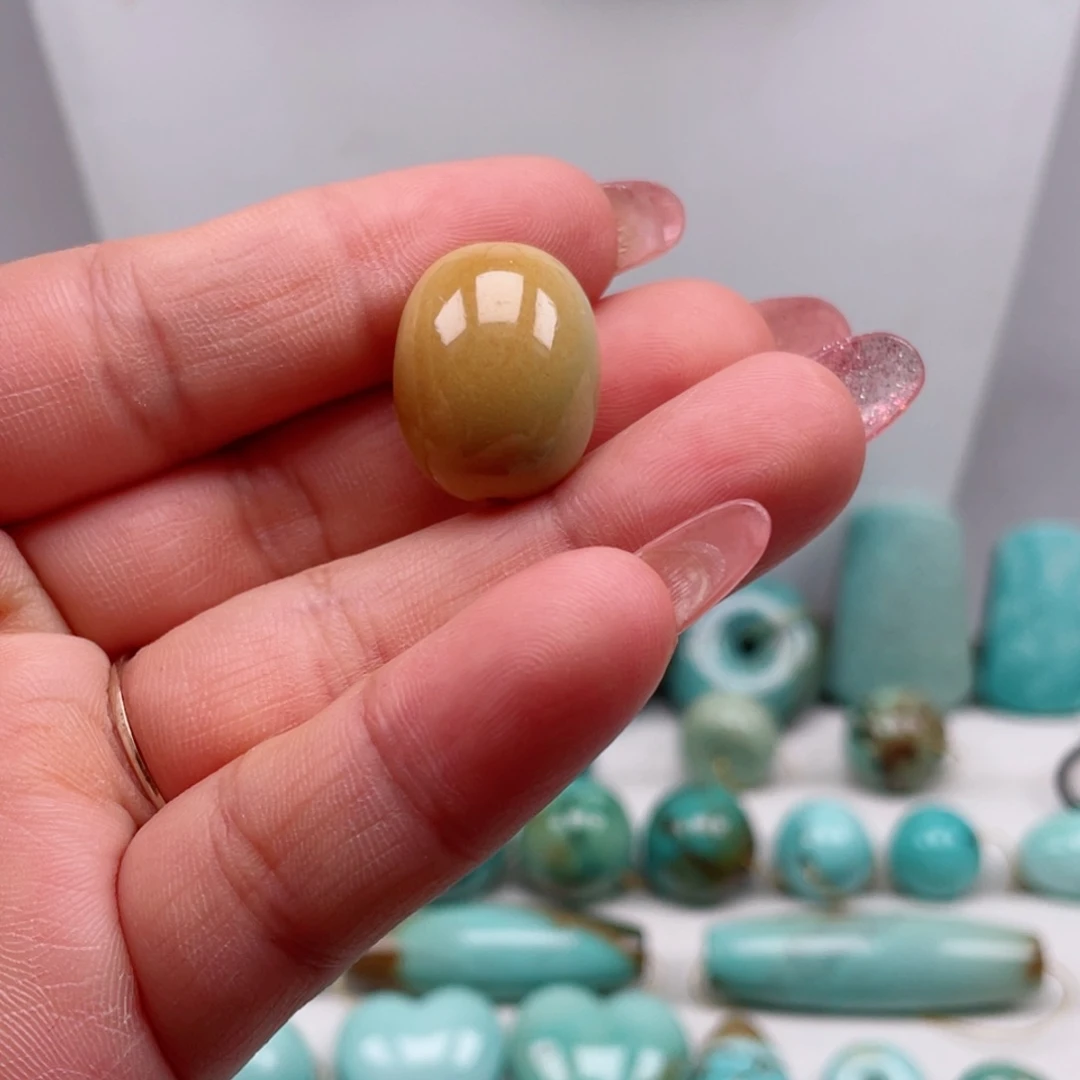 绿松石未镶嵌摆件