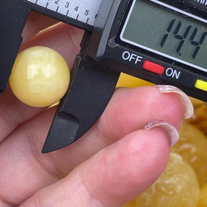 琥珀未镶嵌裸石110