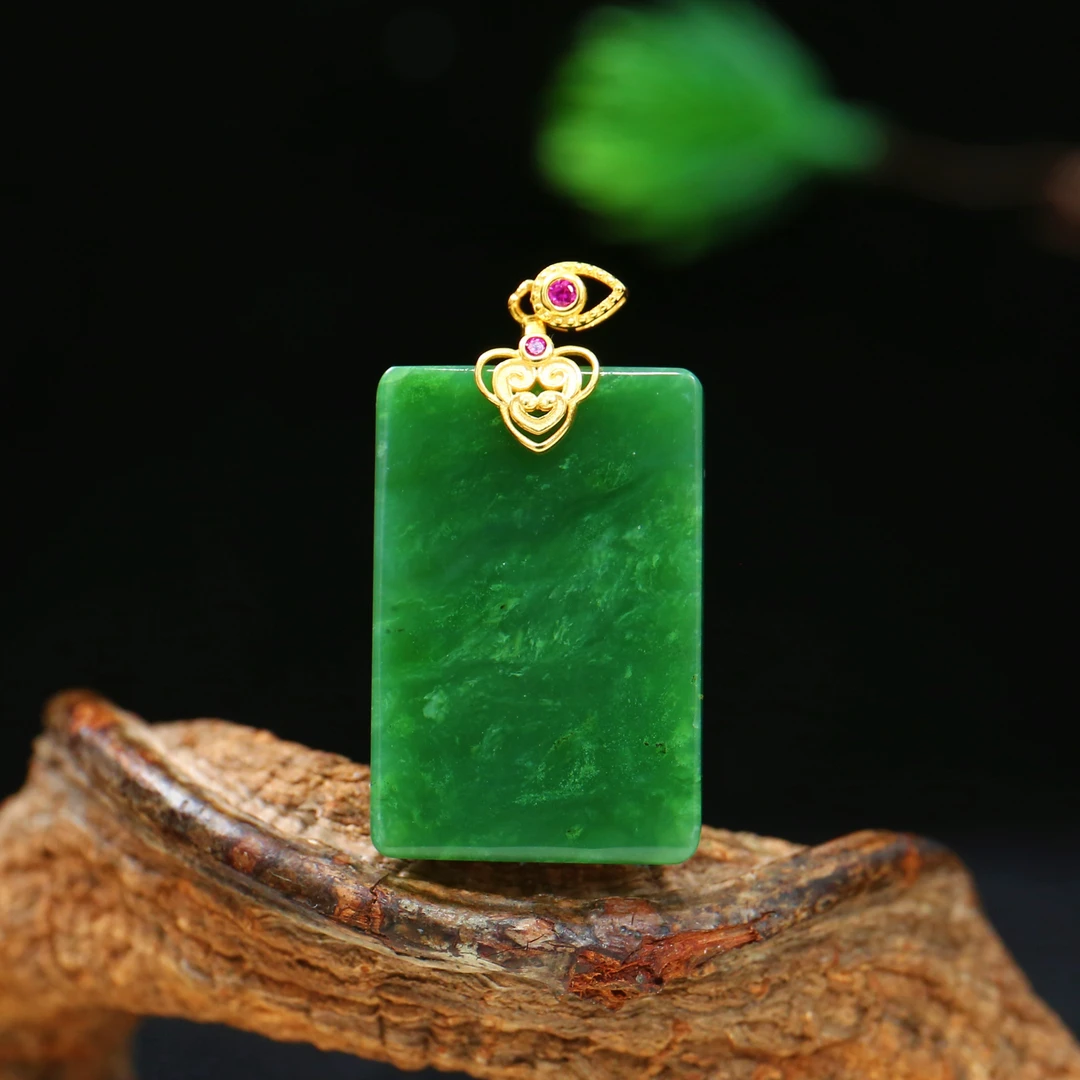 ［羽嘉］s925银镶天然碧玉无事牌吊坠和田玉阳绿色满绿方牌挂件女款