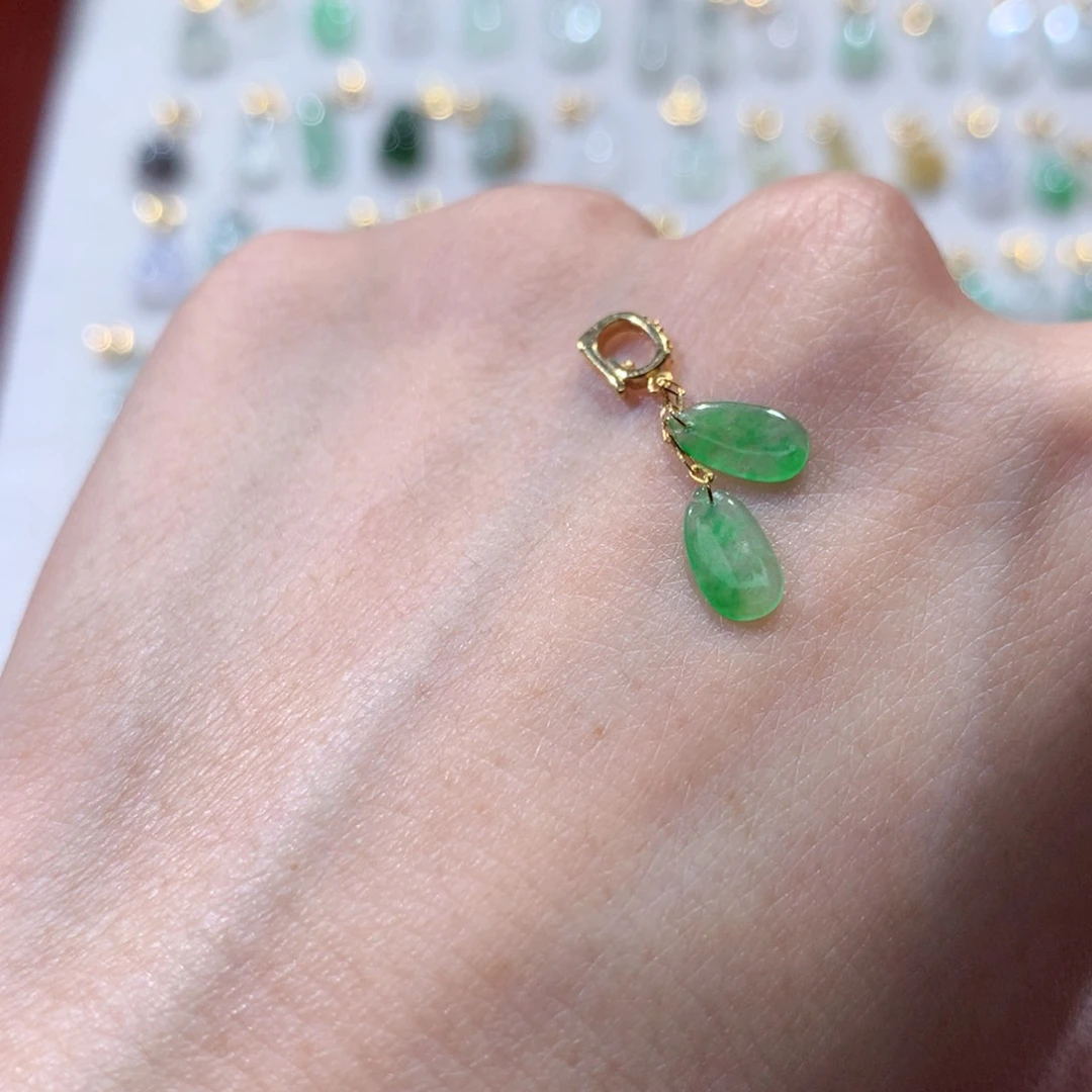 翡翠挂件18K金镶嵌翡翠