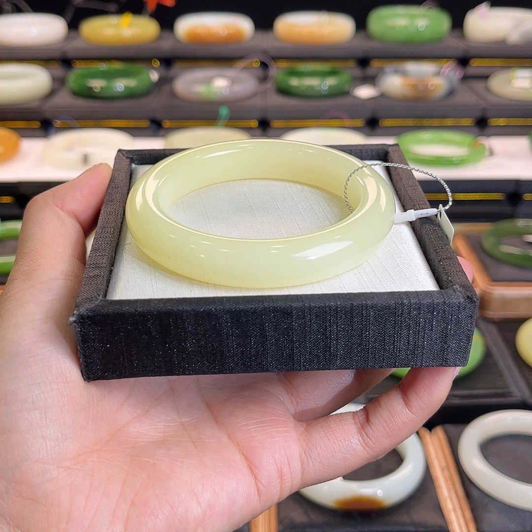 和田玉未镶嵌手镯奶黄包57+