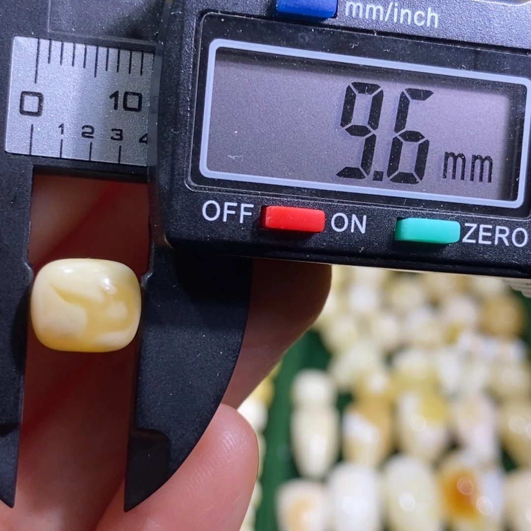 蜜蜡未镶嵌裸石配饰