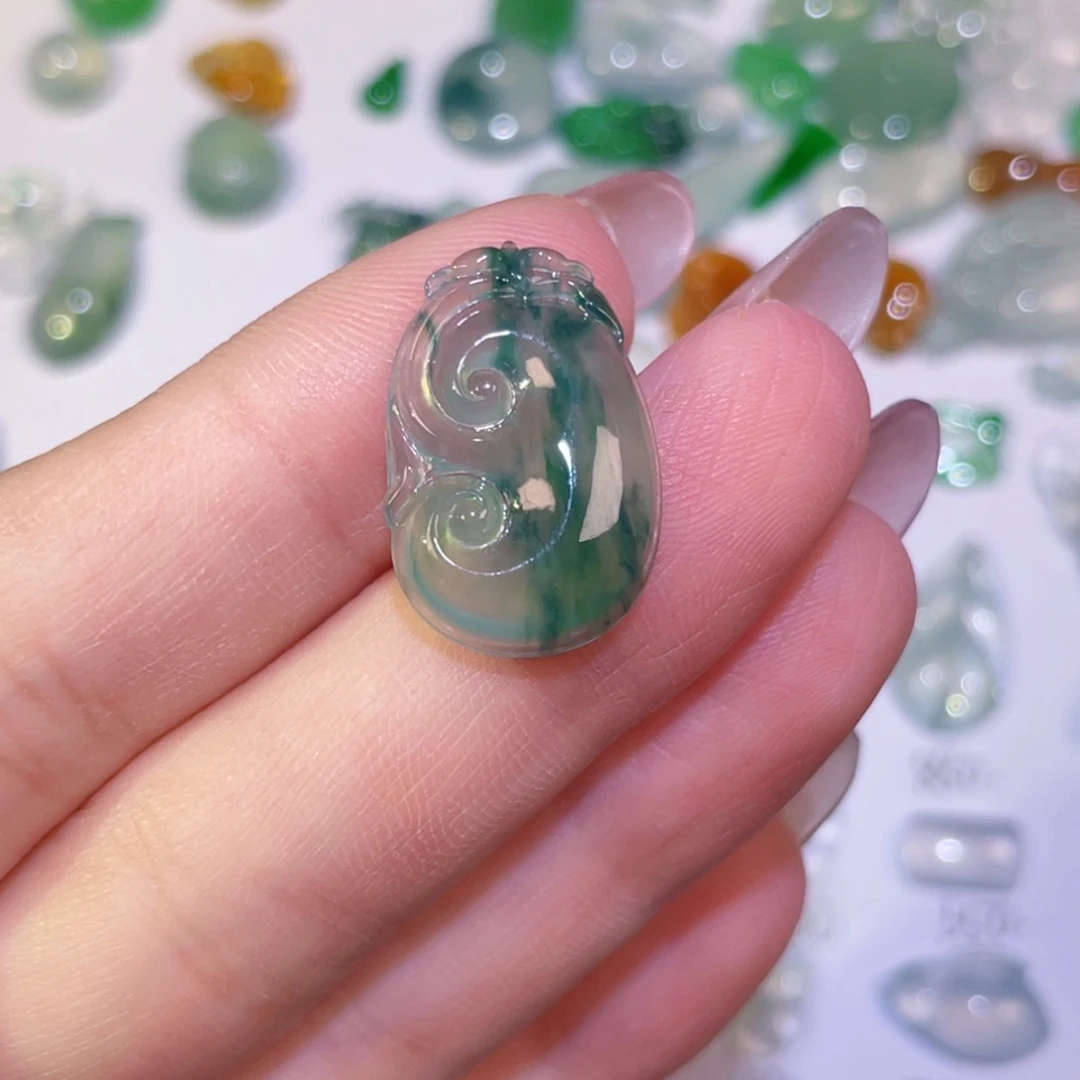 翡翠未镶嵌颈饰裸石