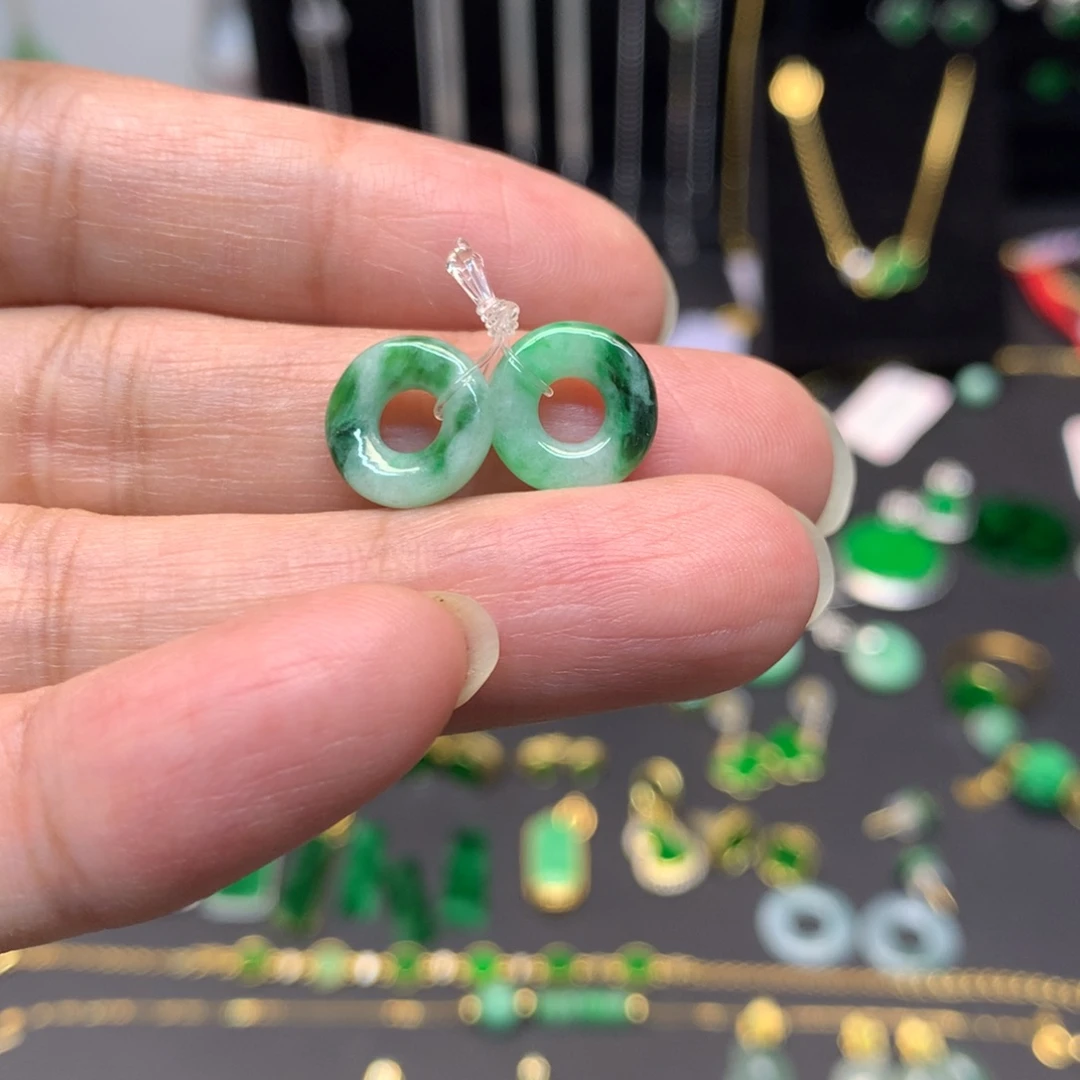 翡翠未镶嵌颈饰有纹裂