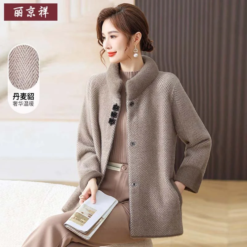 洋气妈妈秋冬时尚呢子外套中年人短款翻领水貂绒中老年冬装大衣女