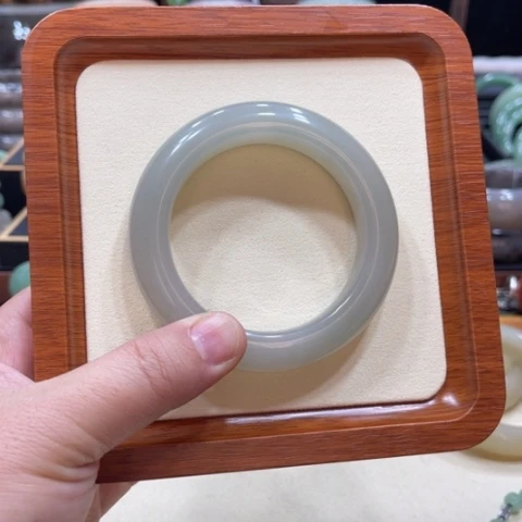 未镶嵌手镯石英质玉