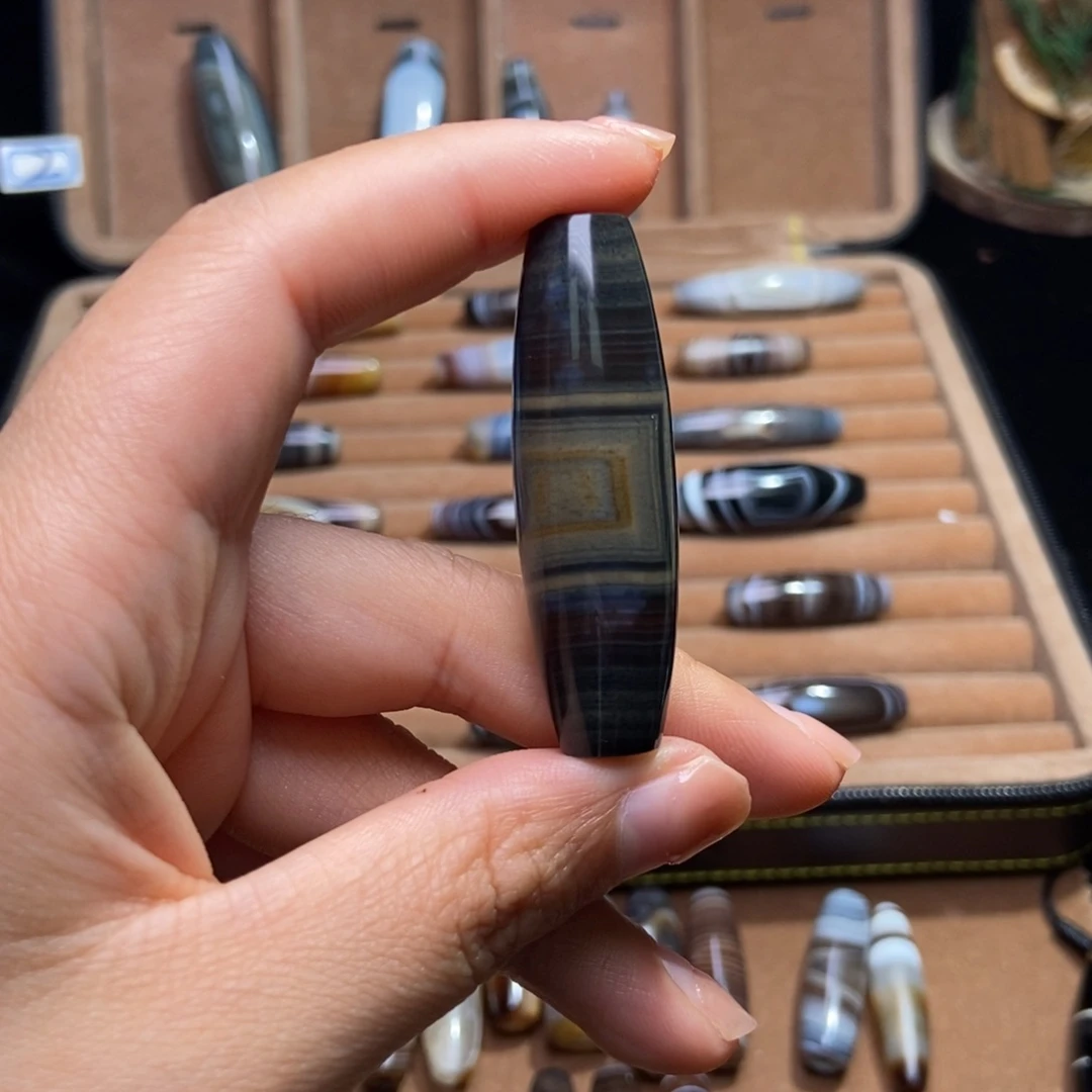 梁***一玛瑙/玉髓未镶嵌颈饰