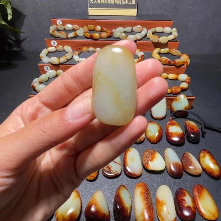 啊***龙和田玉未镶嵌颈饰