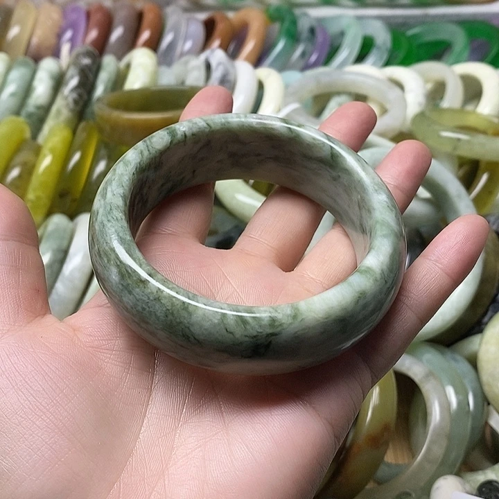 丁****蛇纹石玉未镶嵌手镯
