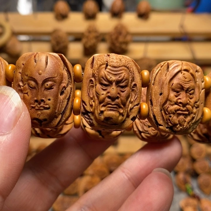 中***乐桃核雕刻双面罗汉手牌