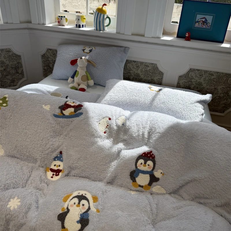 易安阁ins奶油蓝泰迪绒毛巾绣滑雪企鹅四件套1.5m1.8米牛奶绒秋冬