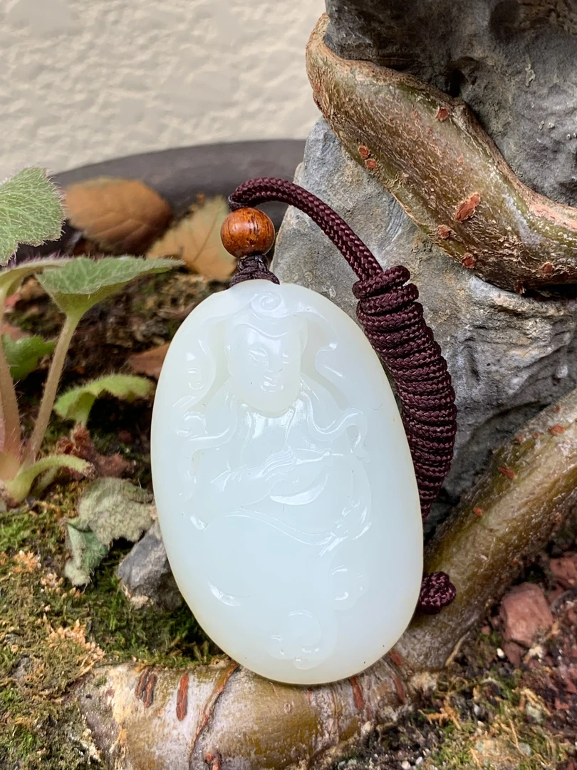 和田玉光白皮观音挂件，43克，48*31*19，货号01972，8489937