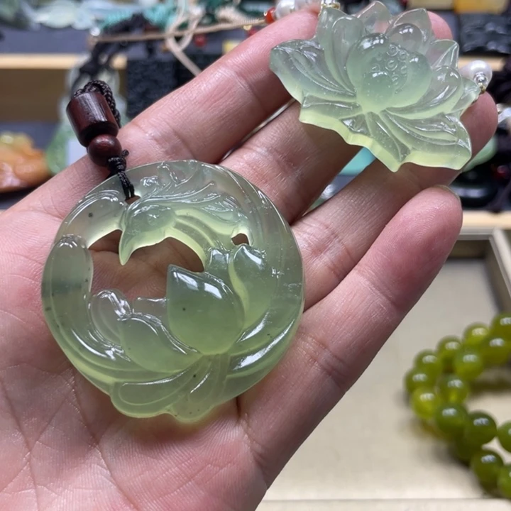 蛇纹石玉合金颈饰摆****?