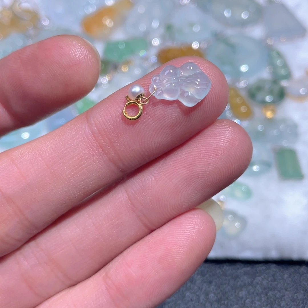 翡翠18K金镶嵌颈饰翡翠