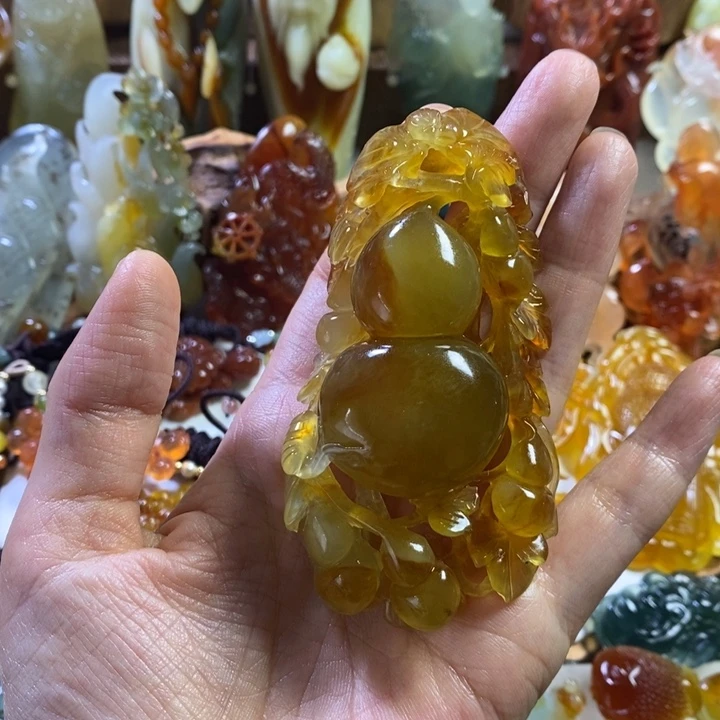 蛇纹石玉未镶嵌颈饰肥**头