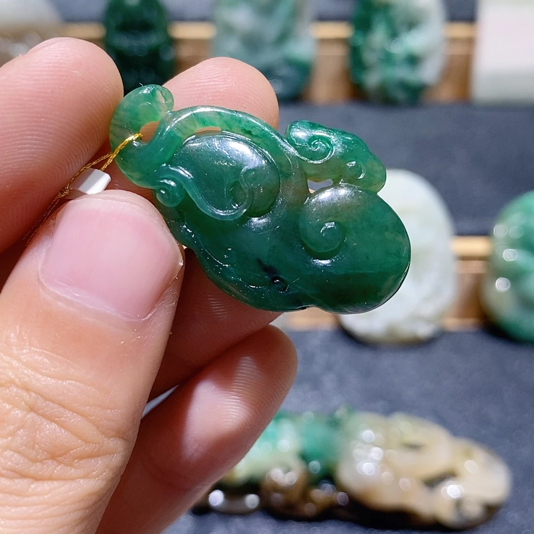 独山玉未镶嵌吊坠