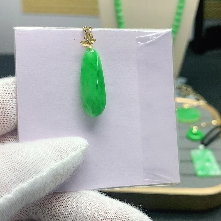 翡翠18K金镶嵌颈饰翡翠18K姐镶嵌项链吊坠