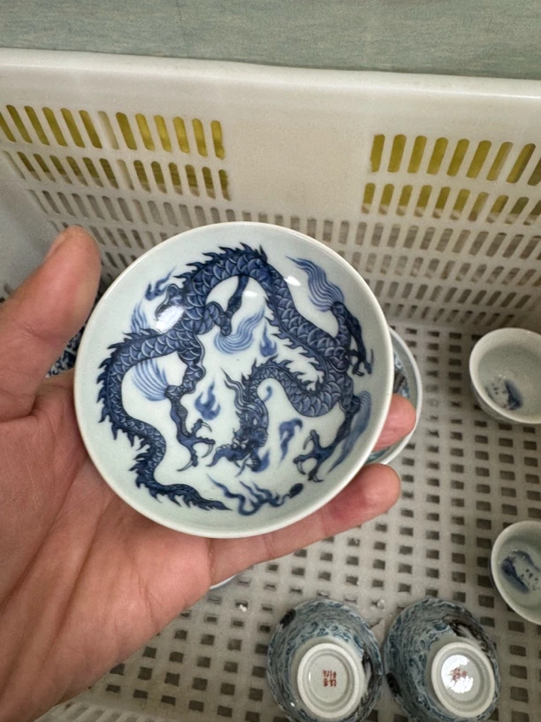 景德镇青花铠甲龙普洱杯50cc