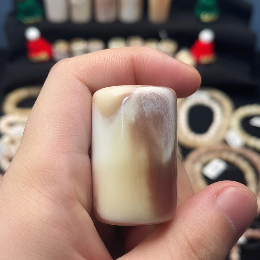 精品驼骨老料手把件