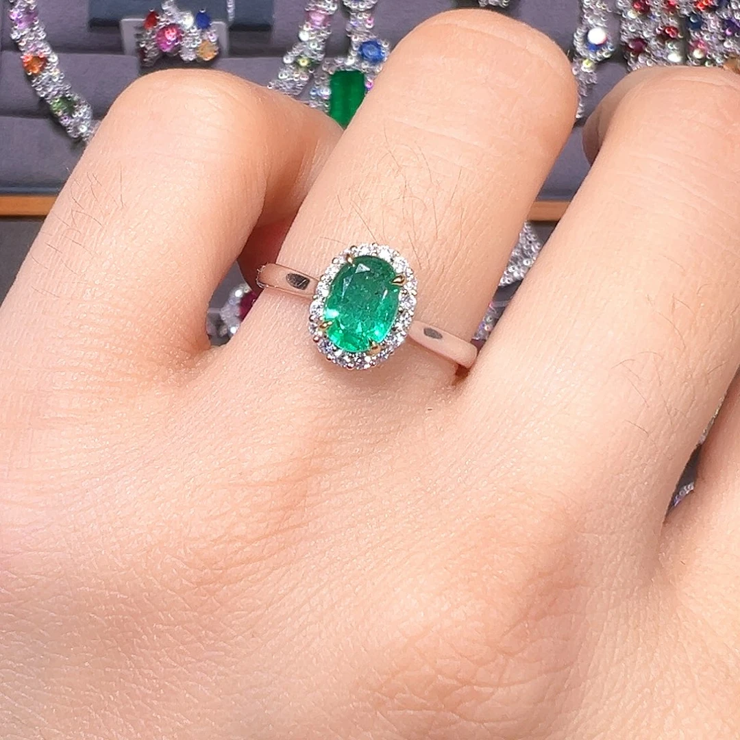 18K金镶嵌祖母绿戒指