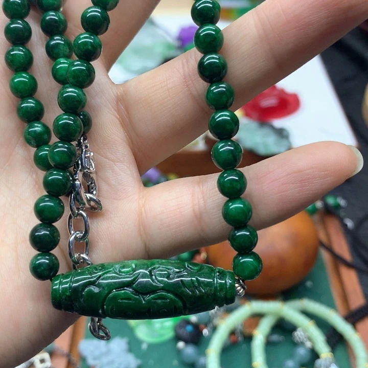 颈饰未镶嵌翡翠吊坠