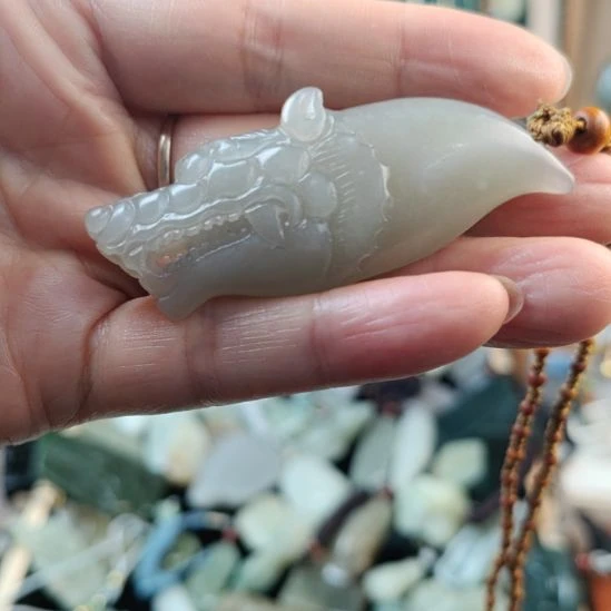 和田玉（青白玉）未镶嵌颈饰