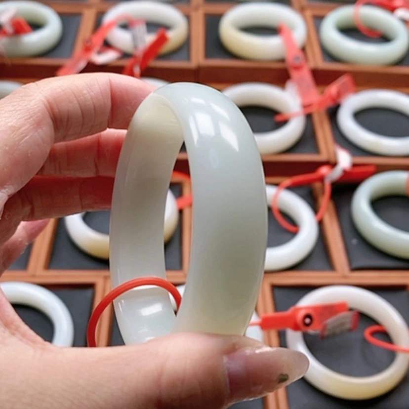 【闪购商品】未镶嵌手镯和田玉