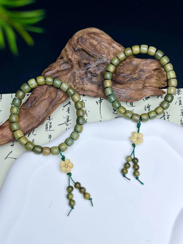 西亚珠宝YSC18-绿檀手串7*8多样性发其一