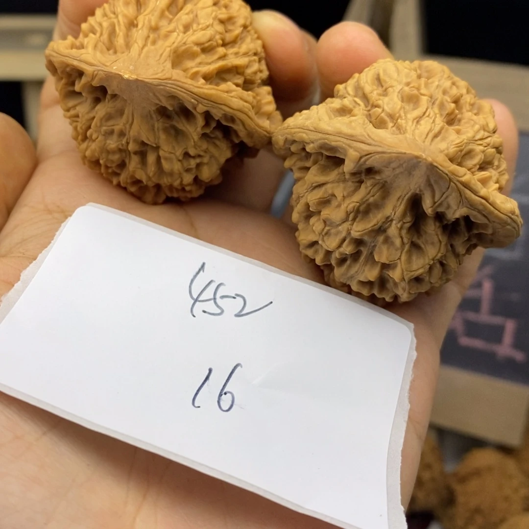452官帽核桃45+有虚尖