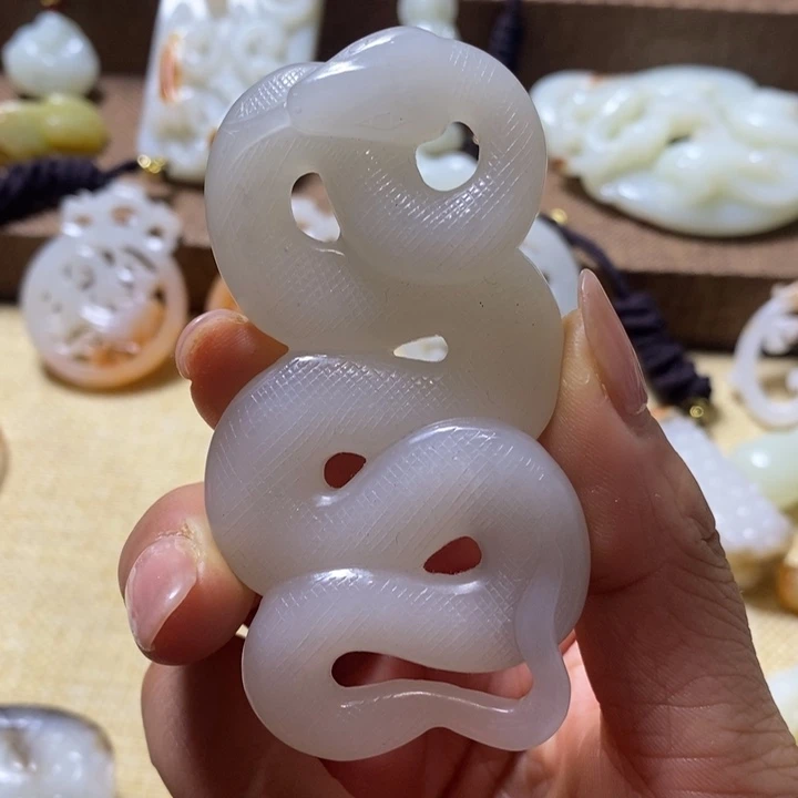 和田玉（糖玉）挂件未镶嵌