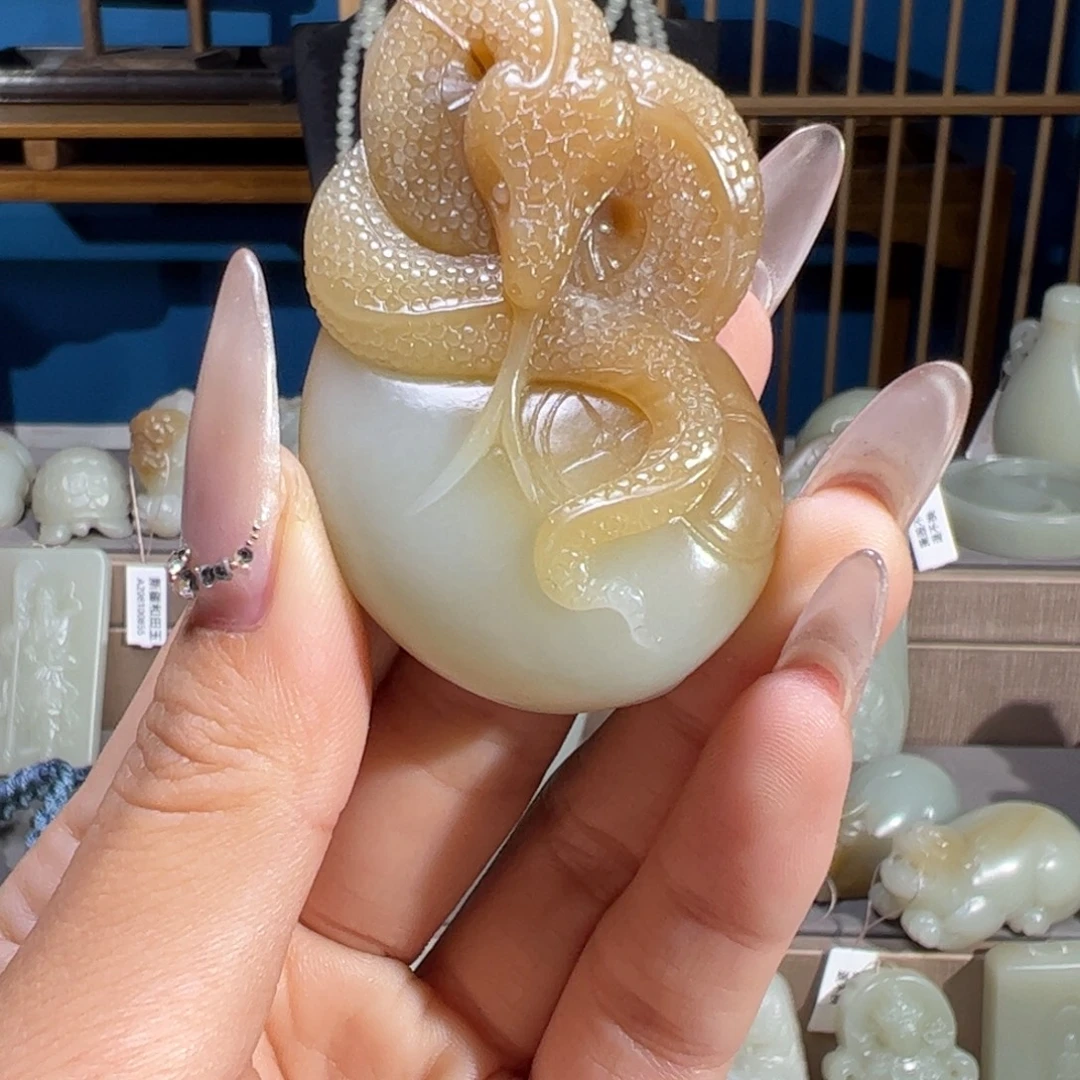 清***寂和田玉（糖玉）未镶嵌颈饰