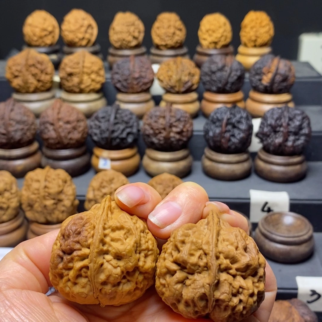 文玩核桃吊坠毒王40