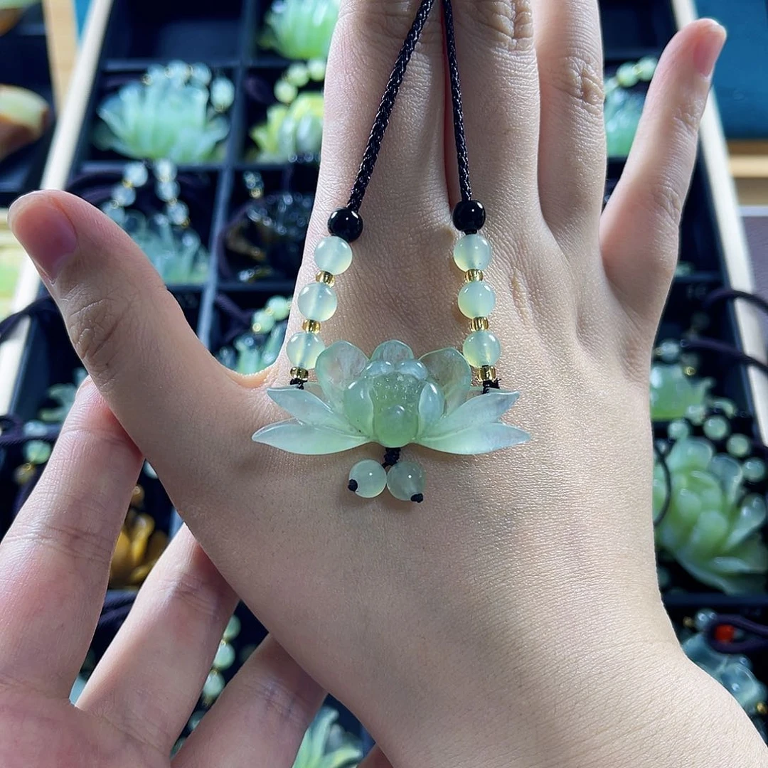 蛇纹石玉颈饰合金1