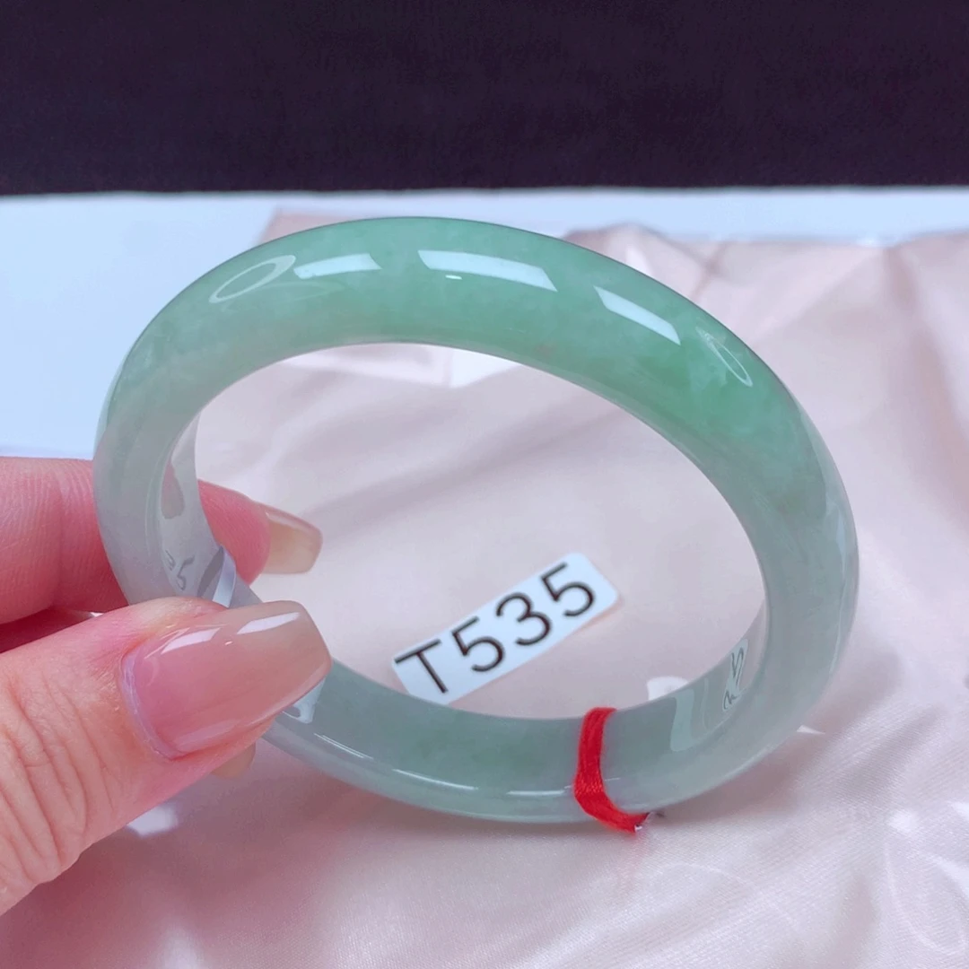 翡翠手镯未镶嵌手镯