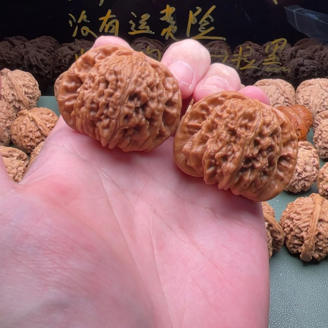 核桃把件42红皮四座楼，已经打底