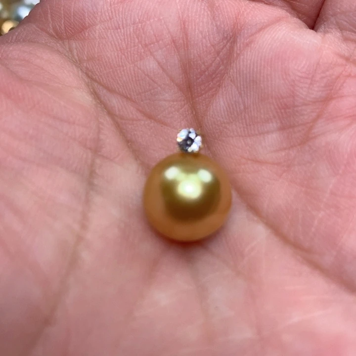 颈饰18K金镶嵌海水珍珠