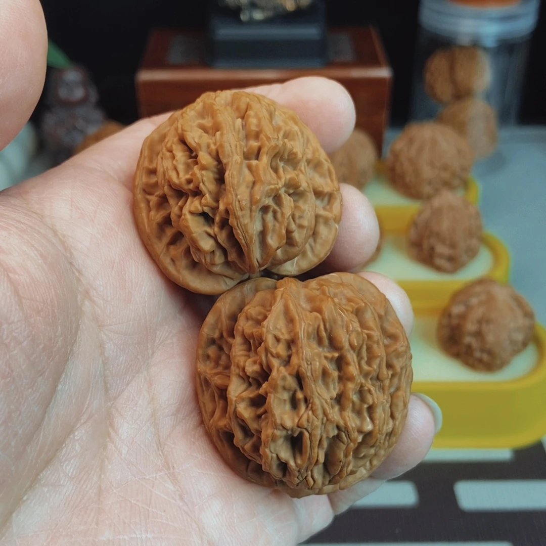 福利虎头核桃手把件！