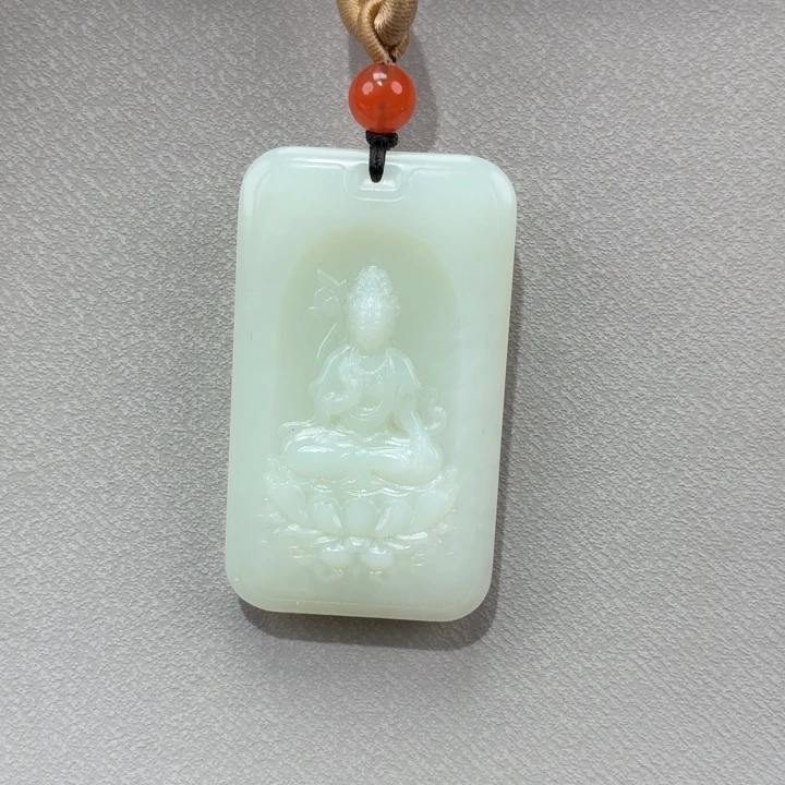 都***她和田玉未镶嵌颈饰