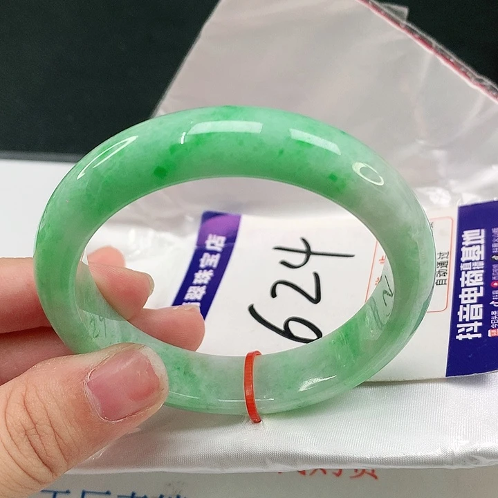 翡翠手镯未镶嵌翡翠