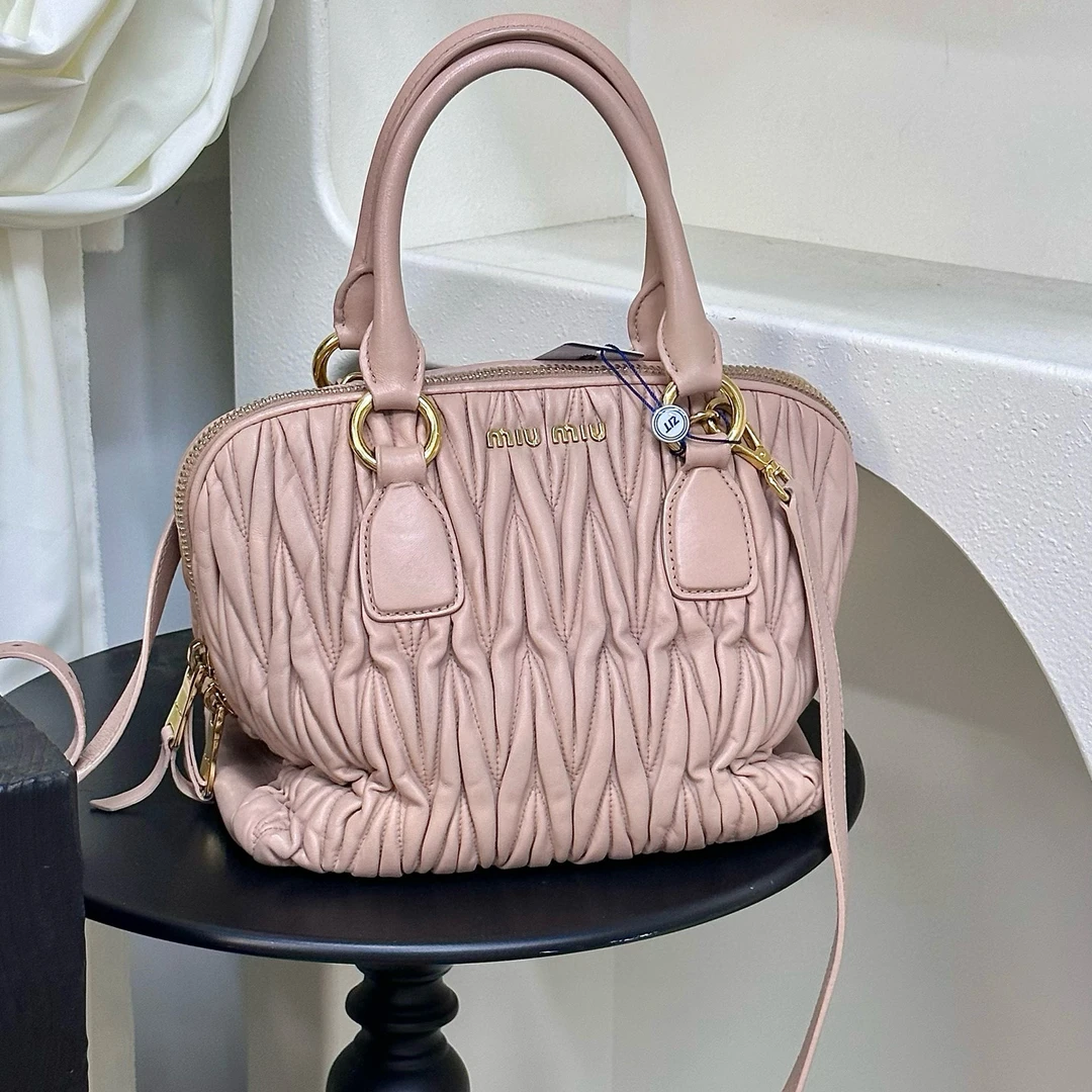 95新 MIU MIU/缪缪 miumiu 肤粉色菜篮子手提斜挎包(K)