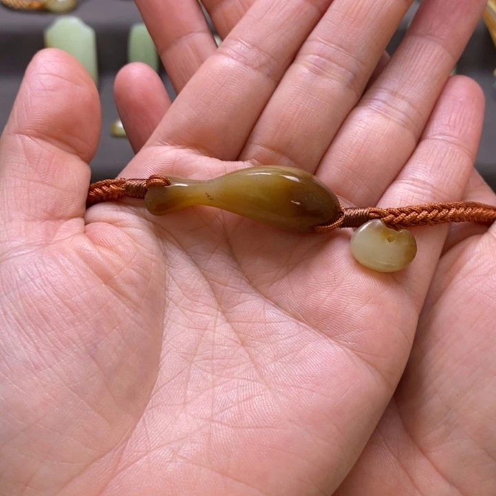 街***店和田玉未镶嵌颈饰