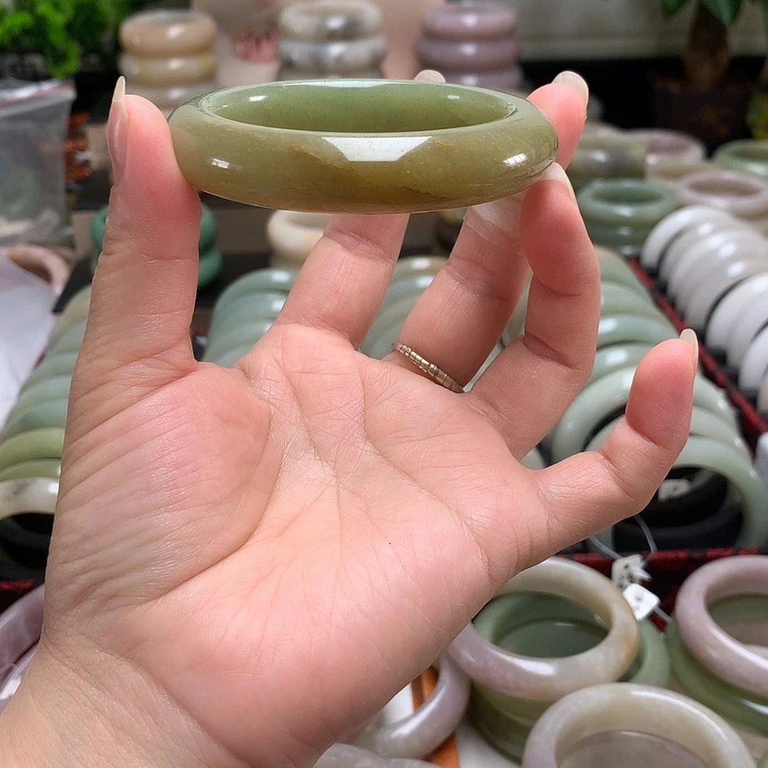 石英质玉未镶嵌手镯