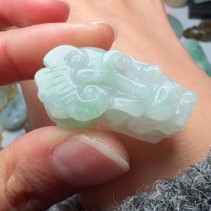 翡翠未镶嵌颈饰貔貅