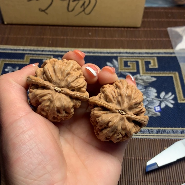 吊坠文玩核桃多***粗筋
