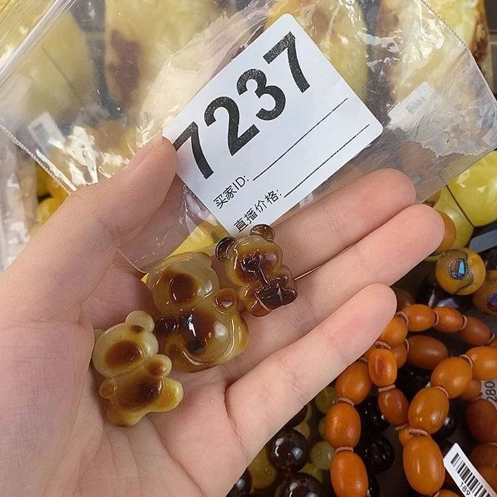 蜜蜡未镶嵌珠宝奇石